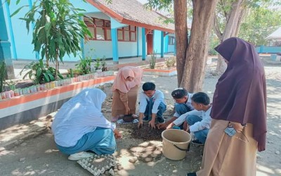 Siswa Fase- E SMAN 2 Dumai Melakukan Kegiatan P5 dengan Tema Kewirausahaan