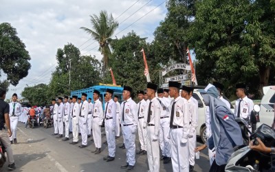 Siswa-Siswi SMAN 2 Dumai Berpartisipasi dalam Gerak Jalan Indah tingkat SMA/SMK