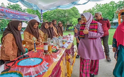 Wakil Gubernur SUMUT Tinjau Stand Pangan Siswa SMAN 2 Dumai
